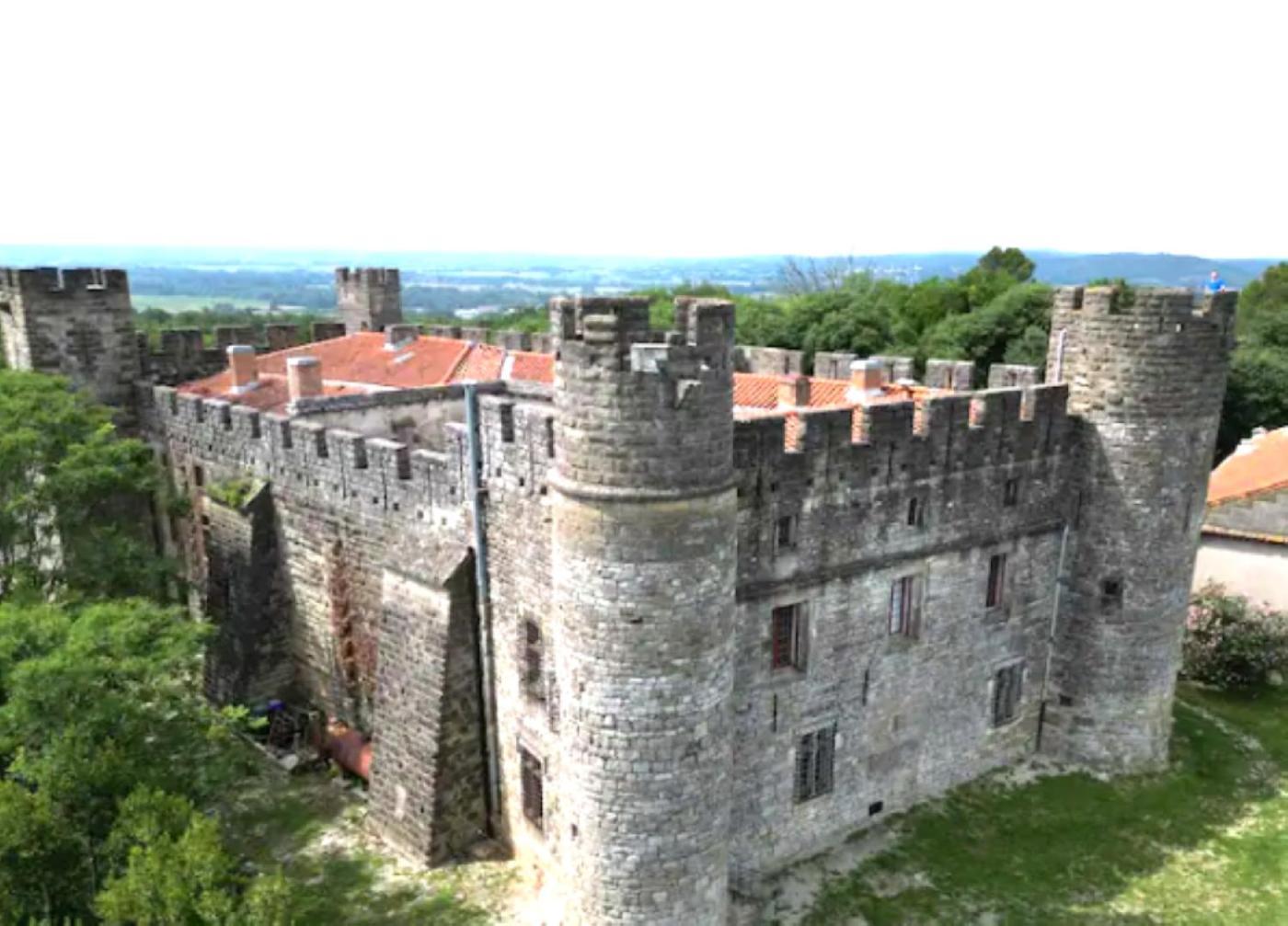 Appartement Spacieux Avec Deux Chambres Au Chateau Valence  Kültér fotó