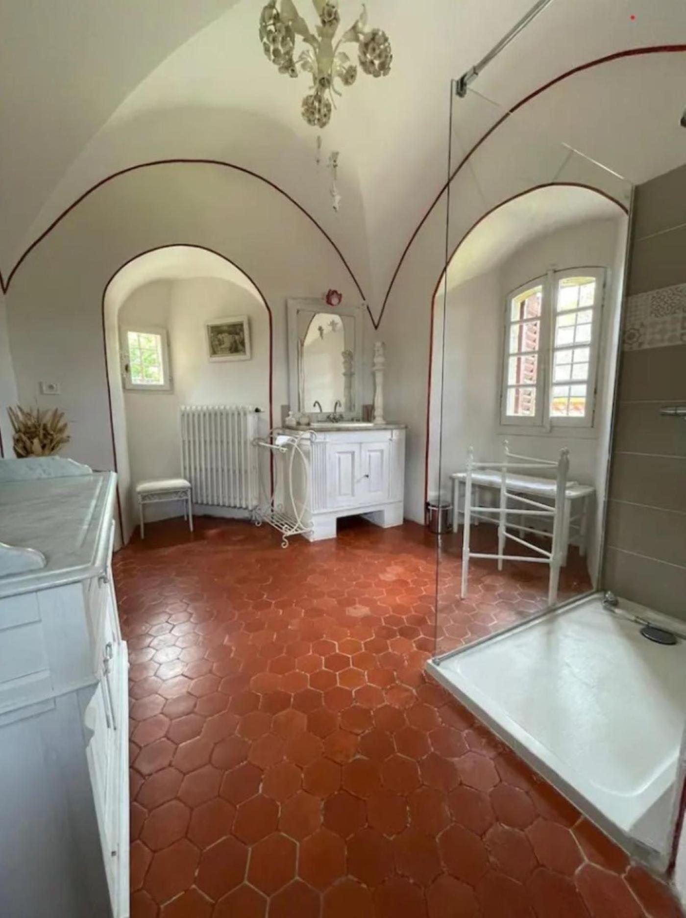 Appartement Spacieux Avec Deux Chambres Au Chateau Valence  Kültér fotó