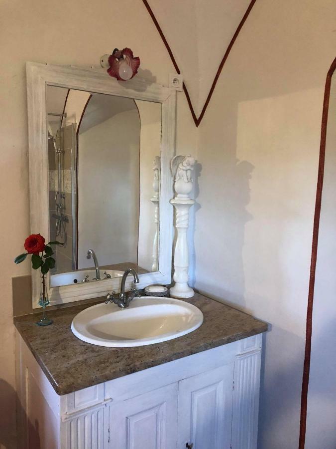 Appartement Spacieux Avec Deux Chambres Au Chateau Valence  Kültér fotó